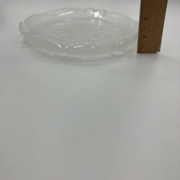 Vintage Frosted Glass Salad Plates Dinnerware Fruit Design Set of 2 Scalloped - Picture 10 of 10